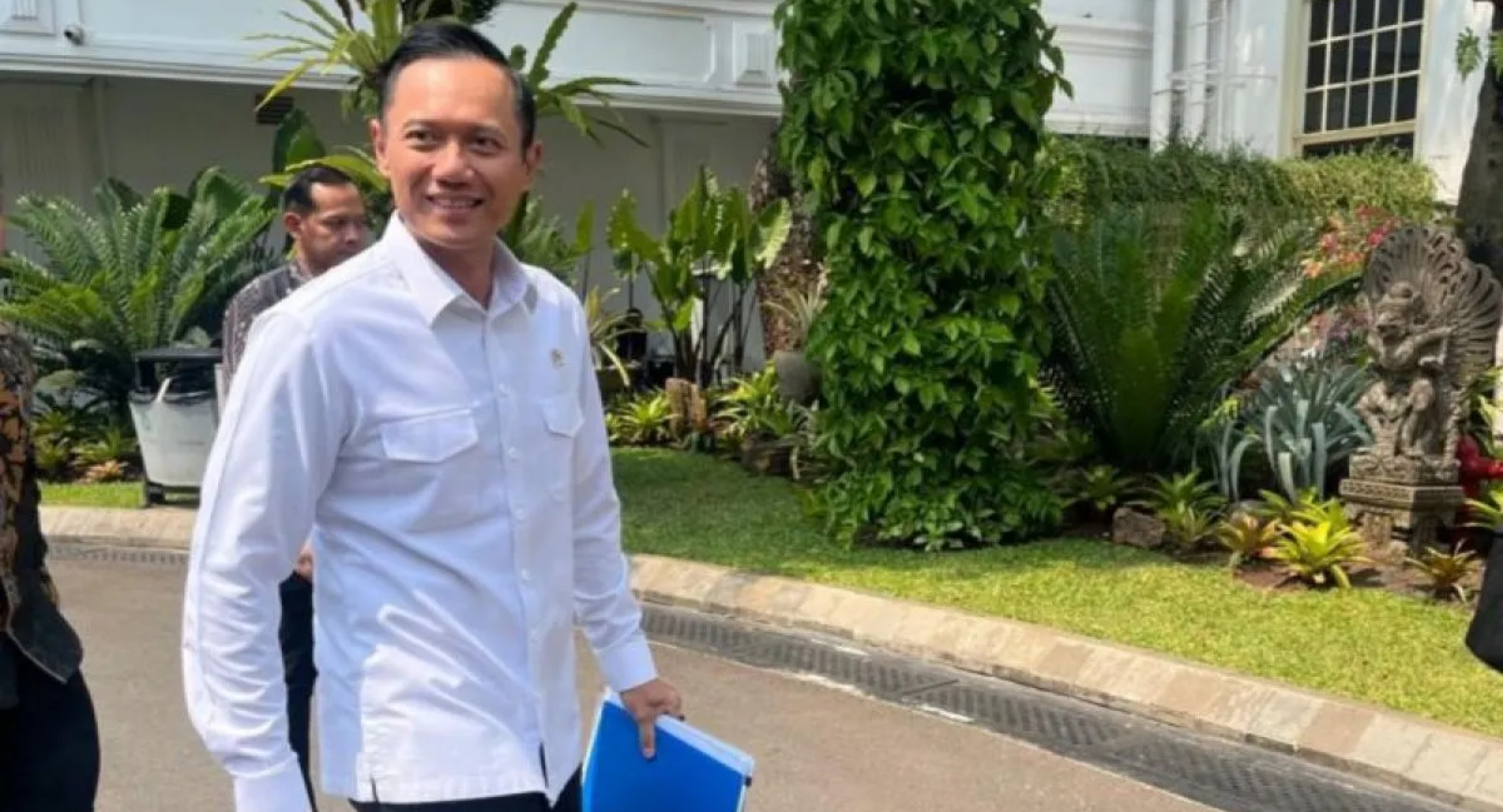 Prabowo Kumpulkan Para Menko dan Menteri, Bahas Perkembangan KDKMP hingga MBG