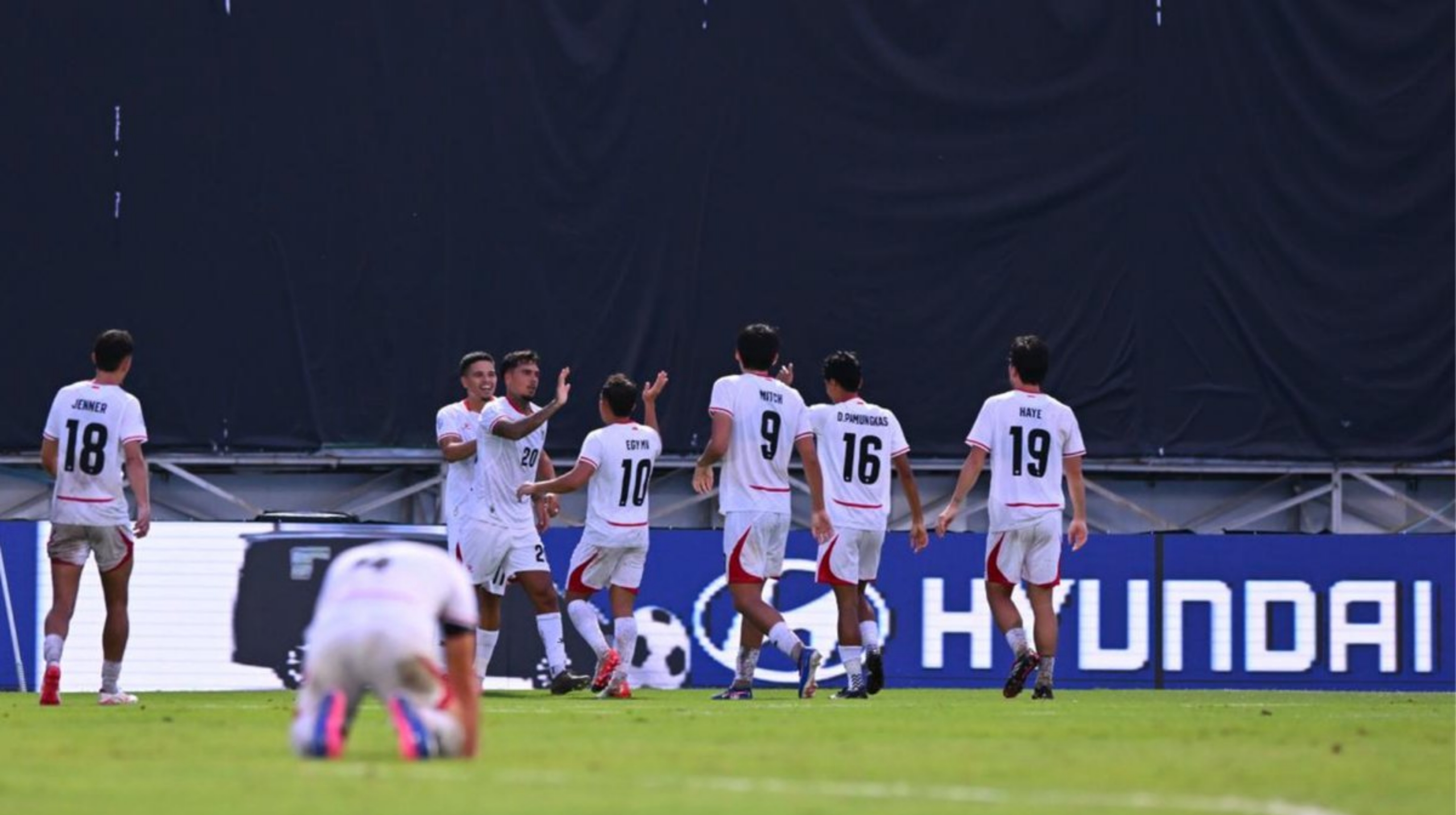 Gol-gol di menit-menit akhir yang dicetak Shane Pattynama, Thom Haye, dan Mitch Baker memastikan Indonesia mengalahkan Timor-Leste yang tampil gigih meski bermain dengan 10 orang. (IDNVoice/AFF)