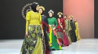 Kudapan Saroja Jadi Inspirasi Motif Batik di BTN Indonesia Fashion Week 2026