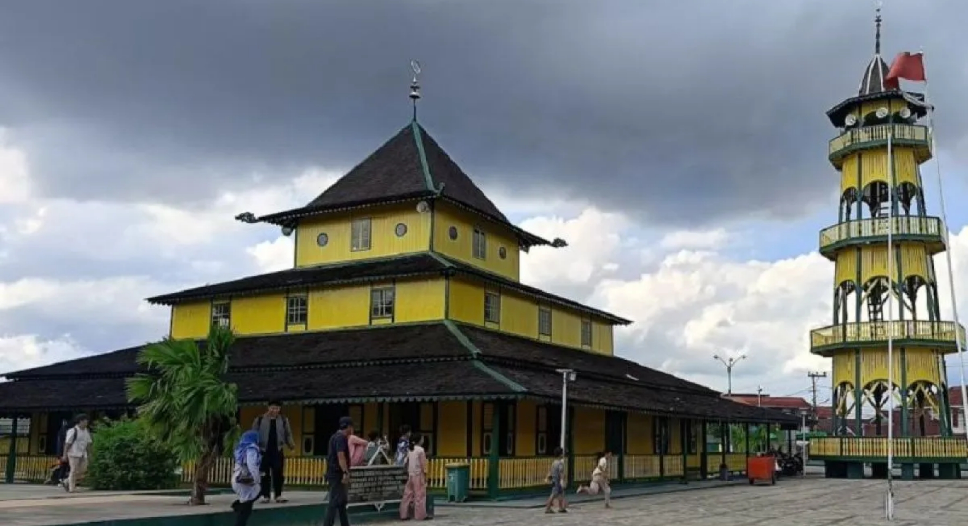 Masjid Shirathal Mustaqiem Samarinda, Kaltim, sebagai cagar budaya yang terus dilestarikan pemerintah kota. (IDNVoice/Antara-Ahmad Rifandi)