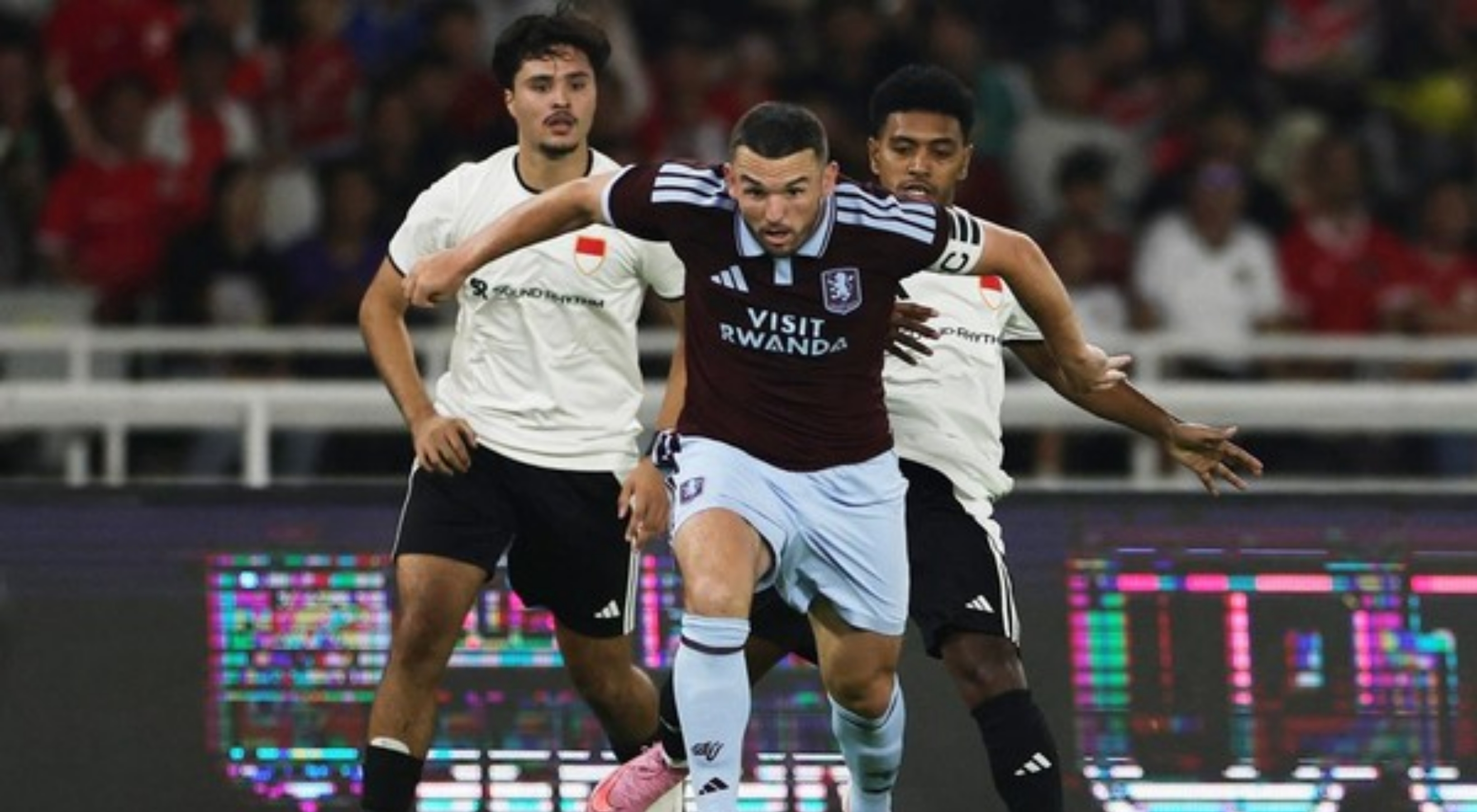 Aston Villa, John McGinn, saat bertanding melawan Indonesia All Stars di SUGBK Jakarta pada Sabtu, 1 Agustus 2026. (IDNVoice/Reuters)