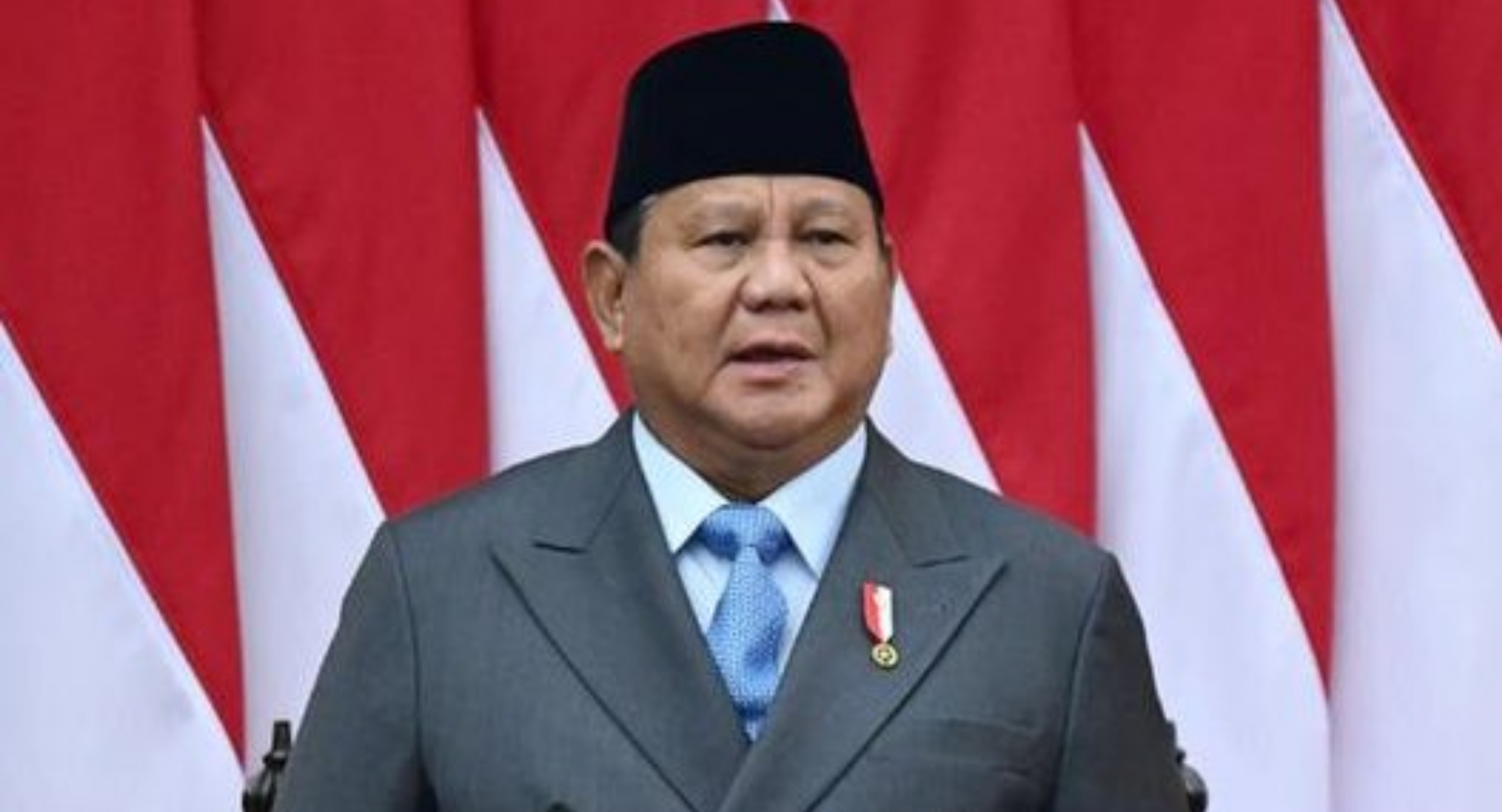Tangkapan layar: Presiden Prabowo Subianto berdoa sebelum menyampaikan pidato dalam Sidang Tahunan MPR RI dan Sidang Bersama DPR-DPD RI Tahun 2026 di Kompleks Parlemen, Jakarta pada Jumat, 14 Agustus 2026. (IDNVoice/YouTube-Sekretariat Presiden)
