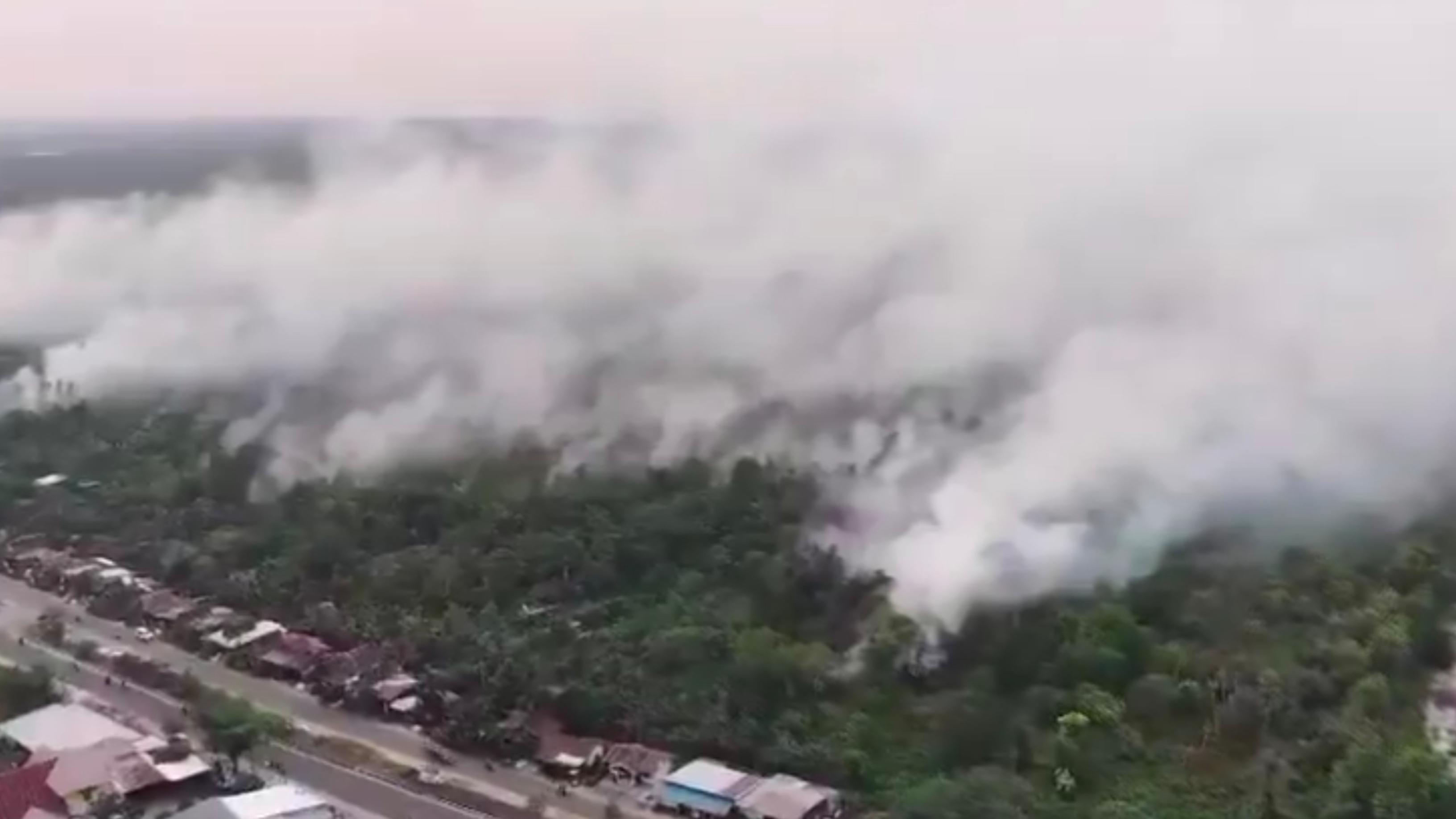 Kebakaran di Kota Palangkaraya, Jalan Yos Sudarso. (IDNVoice/Istimewa)