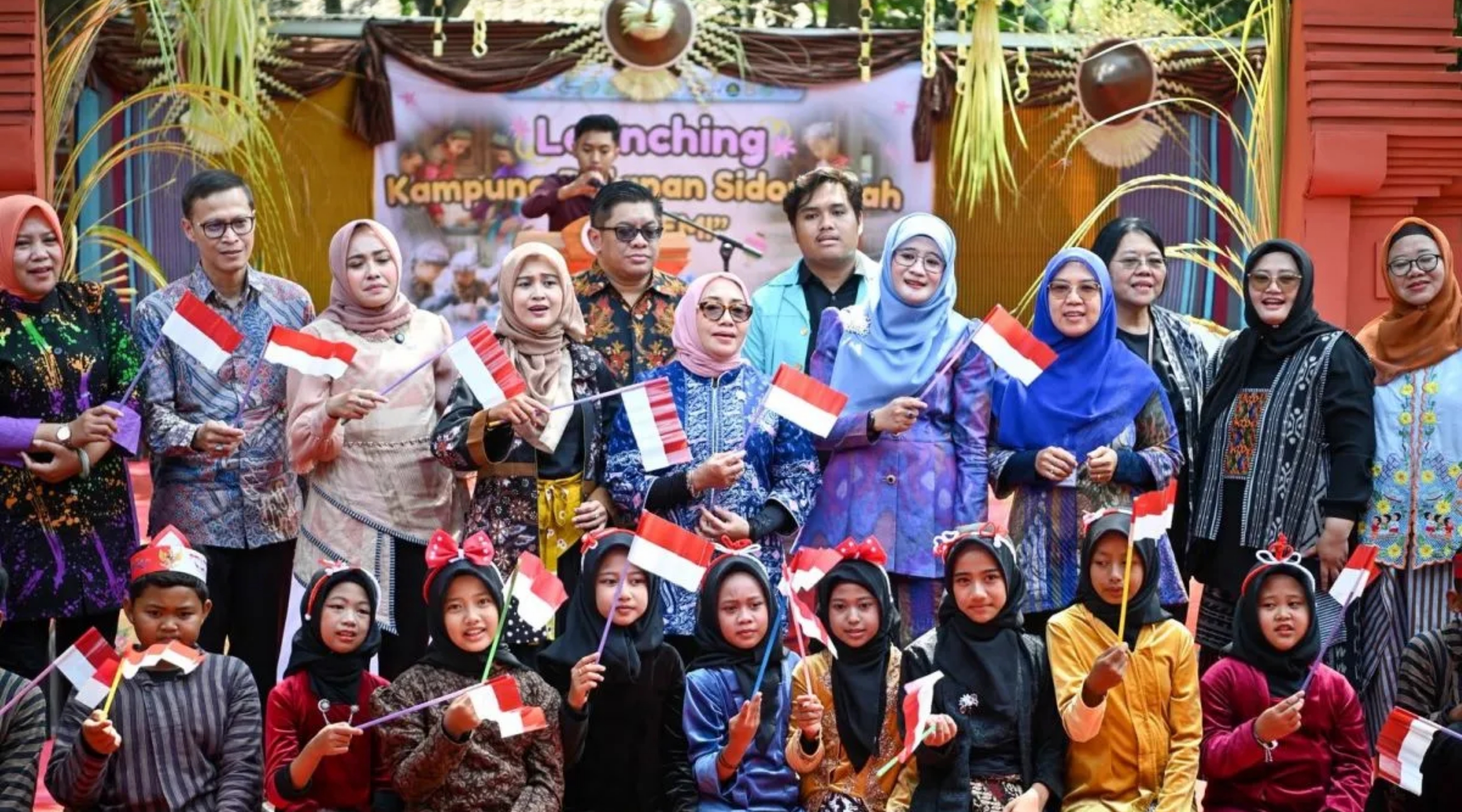 Menteri Pemberdayaan Perempuan dan Perlindungan Anak Arifah Fauzi meresmikan Kampung Dolanan Sidowayah, Klaten, Jawa Tengah. (IDNVoice/KemenPPPA)