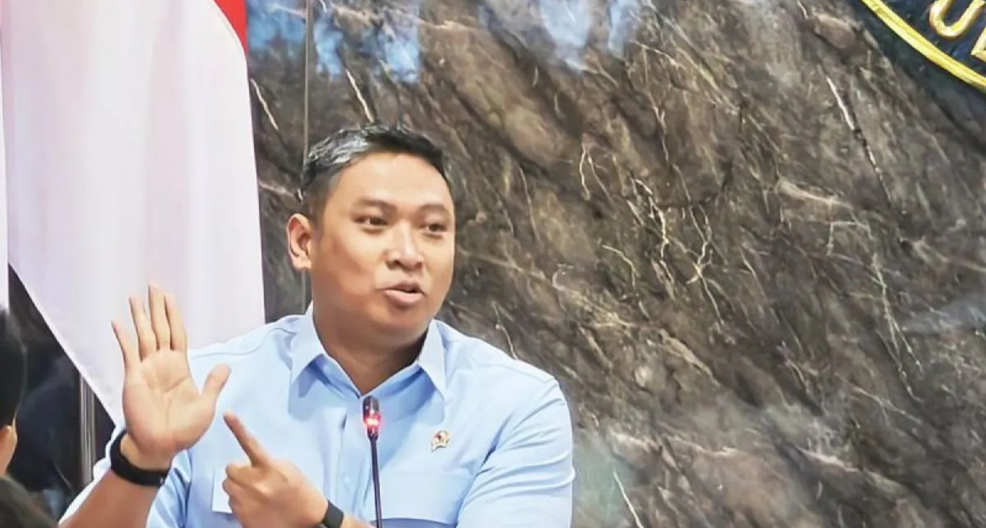 Kepala Badan Gizi Nasional (BGN) Sudaryono memberikan penjelasan selepas rapat terbatas membahas perbaikan tata kelola Makan Bergizi Gratis (MBG) bersama Kementerian Koordinator Bidang Pangan (Kemenko Pangan) di Jakarta pada Rabu, 26 Agustus 2026. (IDNVoice/Antara-M Riezko Bima Elko Prasetyo)