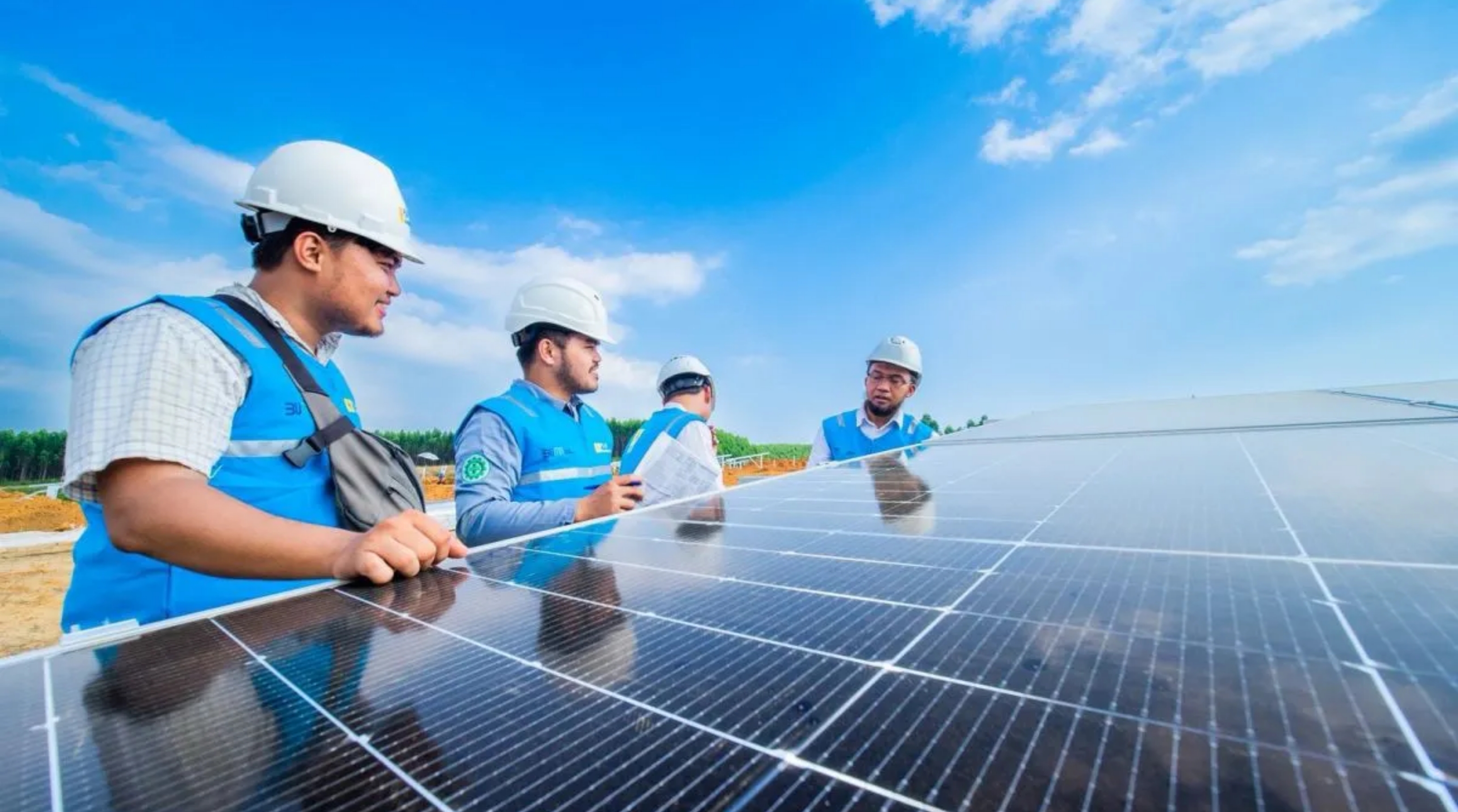 PLTS 100 GWp Didorong Jadi Penggerak Energi Bersih dan Lapangan Kerja