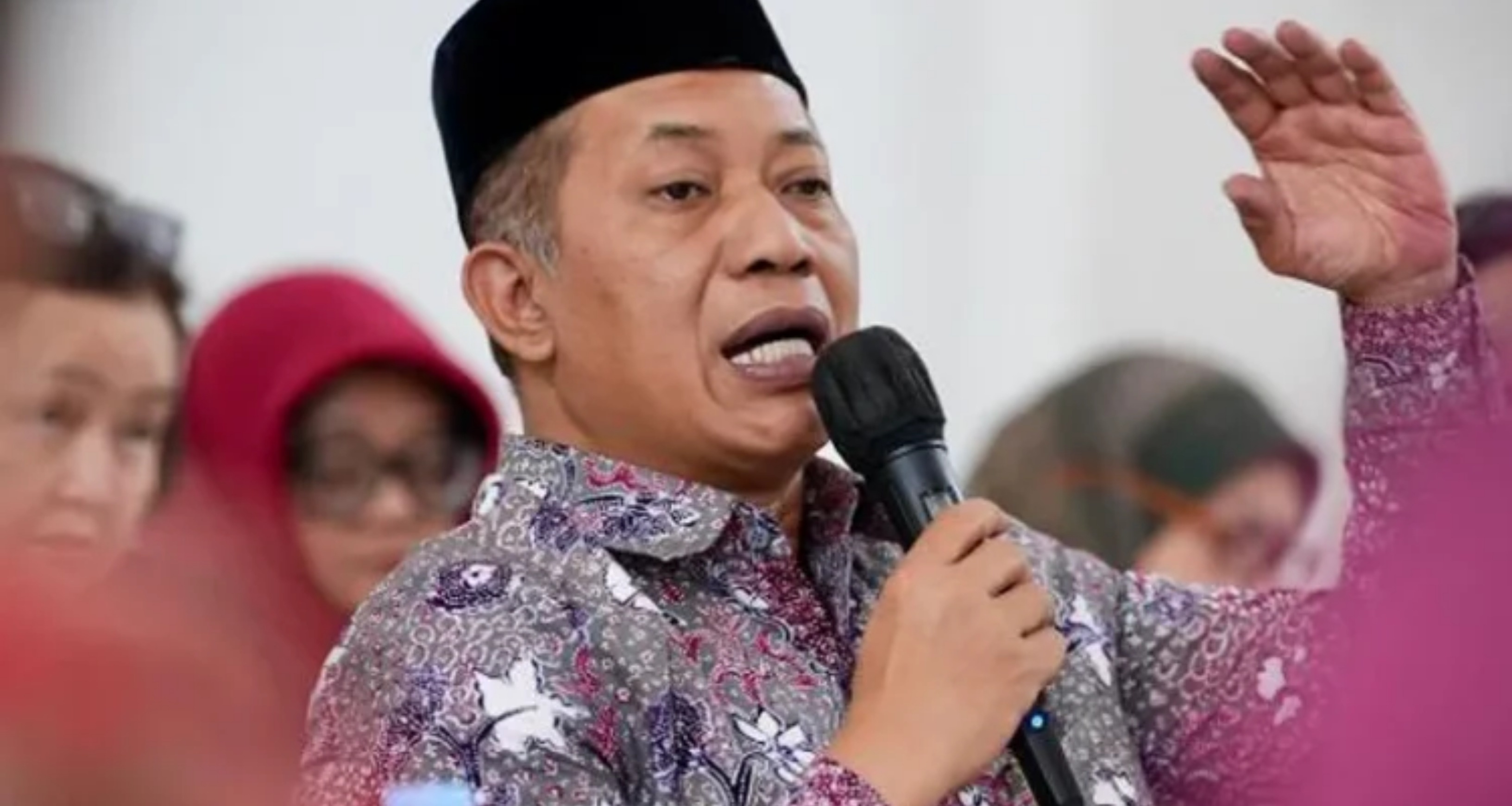 Menkop Ferry Juliantono dalam Rapat Koordinasi Evaluasi Kinerja Universitas Koperasi Indonesia. (IDNVoice/Kemenkop)