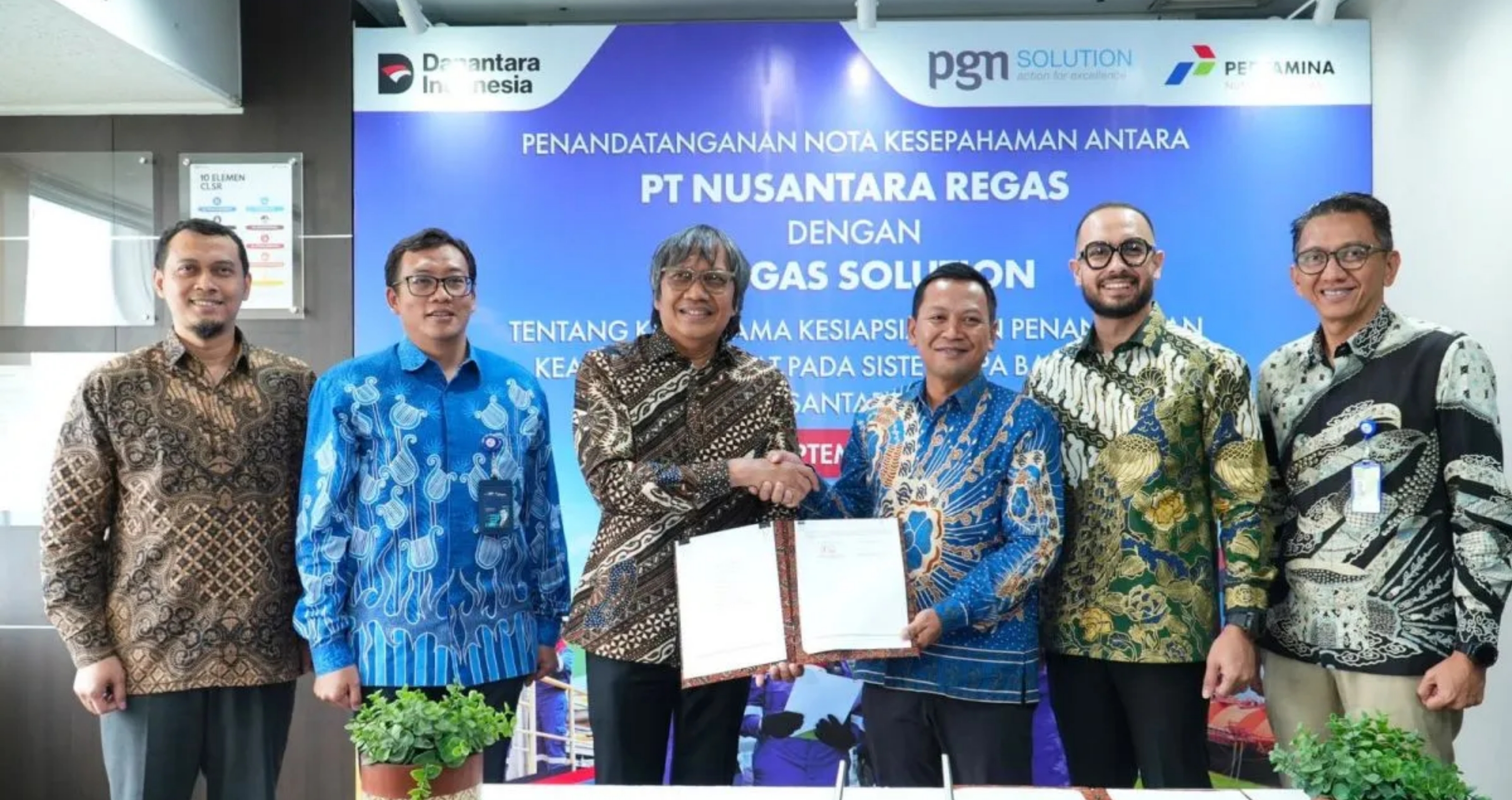Penandatanganan Nota Kesepahaman tentang Kerja Sama Kesiapsiagaan Penanganan Keadaan Darurat pada Sistem Pipa Bawah Laut PT Nusantara Regas di Jakarta. (IDNVoice/PGAS Solution)