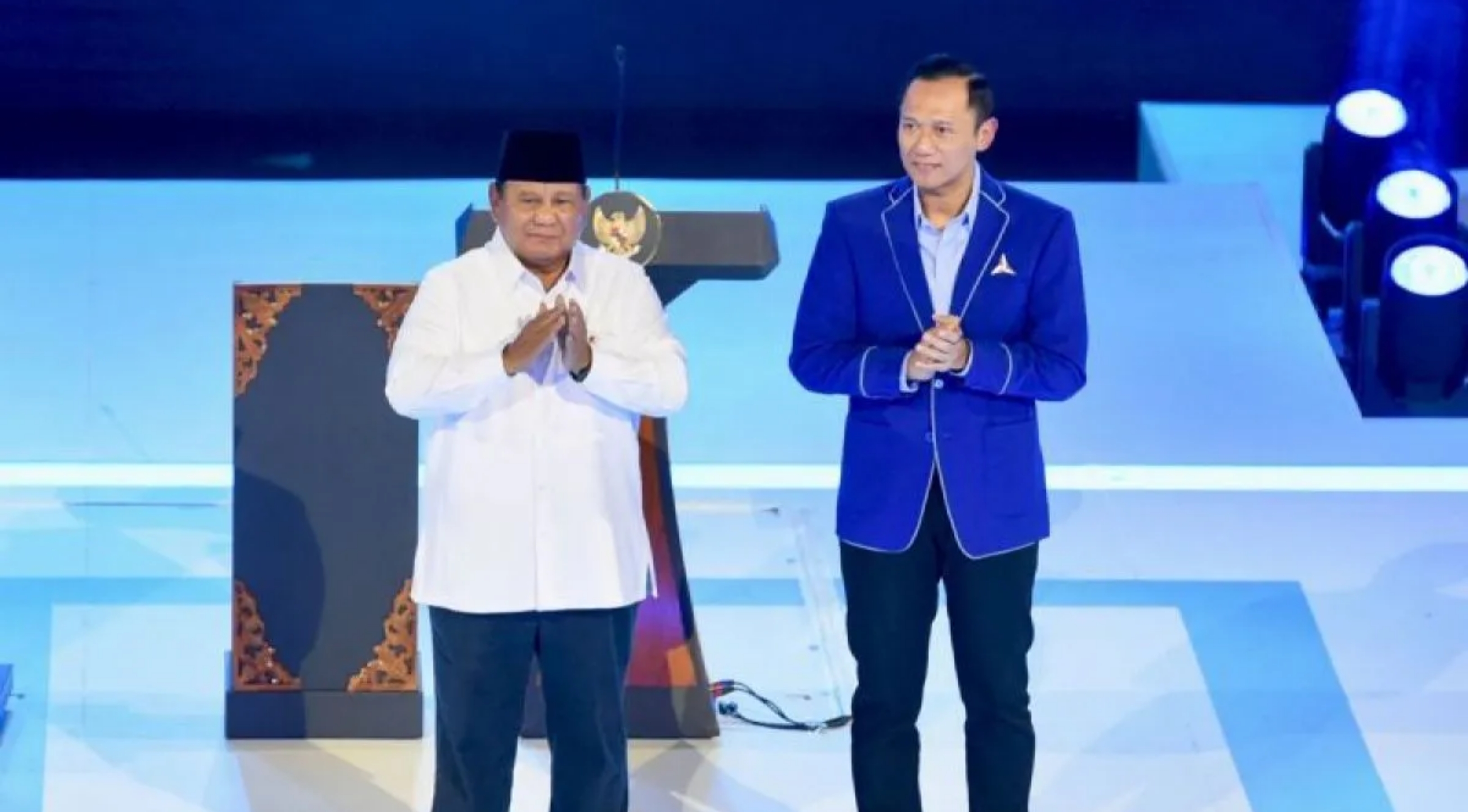 Presiden Prabowo Subianto bersama Ketua Umum Partai Demokrat Agus Harimurti Yudhoyono (AHY) bersiap membuka peringatan HUT ke-25 Partai Demokrat di Indonesia Arena, Senayan, Jakarta pada Rabu, 9 September 2026. (IDNVoice/Antara Foto)