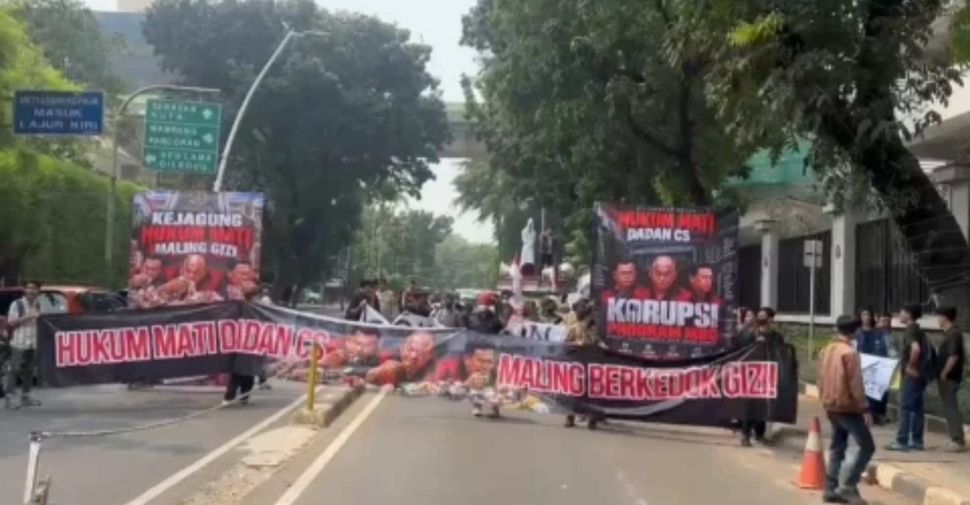 Demo Jejaring Muda Indonesia JMI) di Kejaksaan Agung. (IDNVoice/Istimewa)