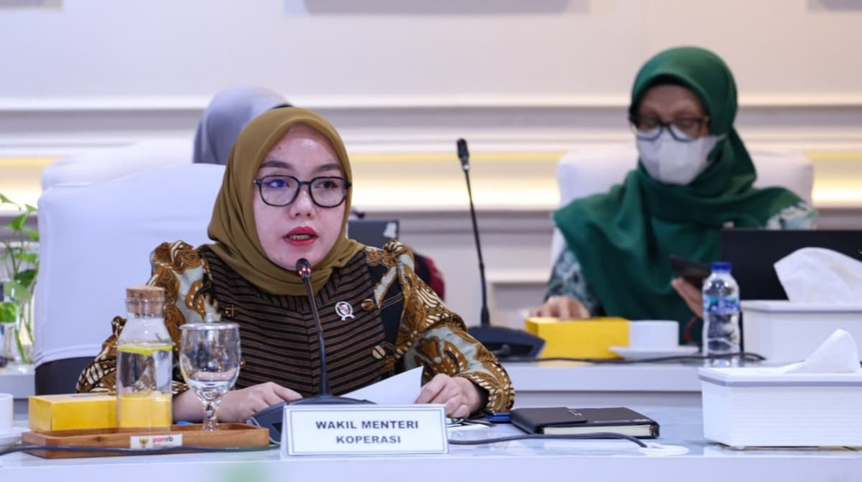 Wakil Menteri Koperasi (Wamenkop) Farida Farichah saat menghadiri Rapat Koordinasi Penempatan SDM KDKMP di kantor Kemenpan-RB, Jakarta pada Jumat, 11 September 2026. (IDNVoice/Istimewa)