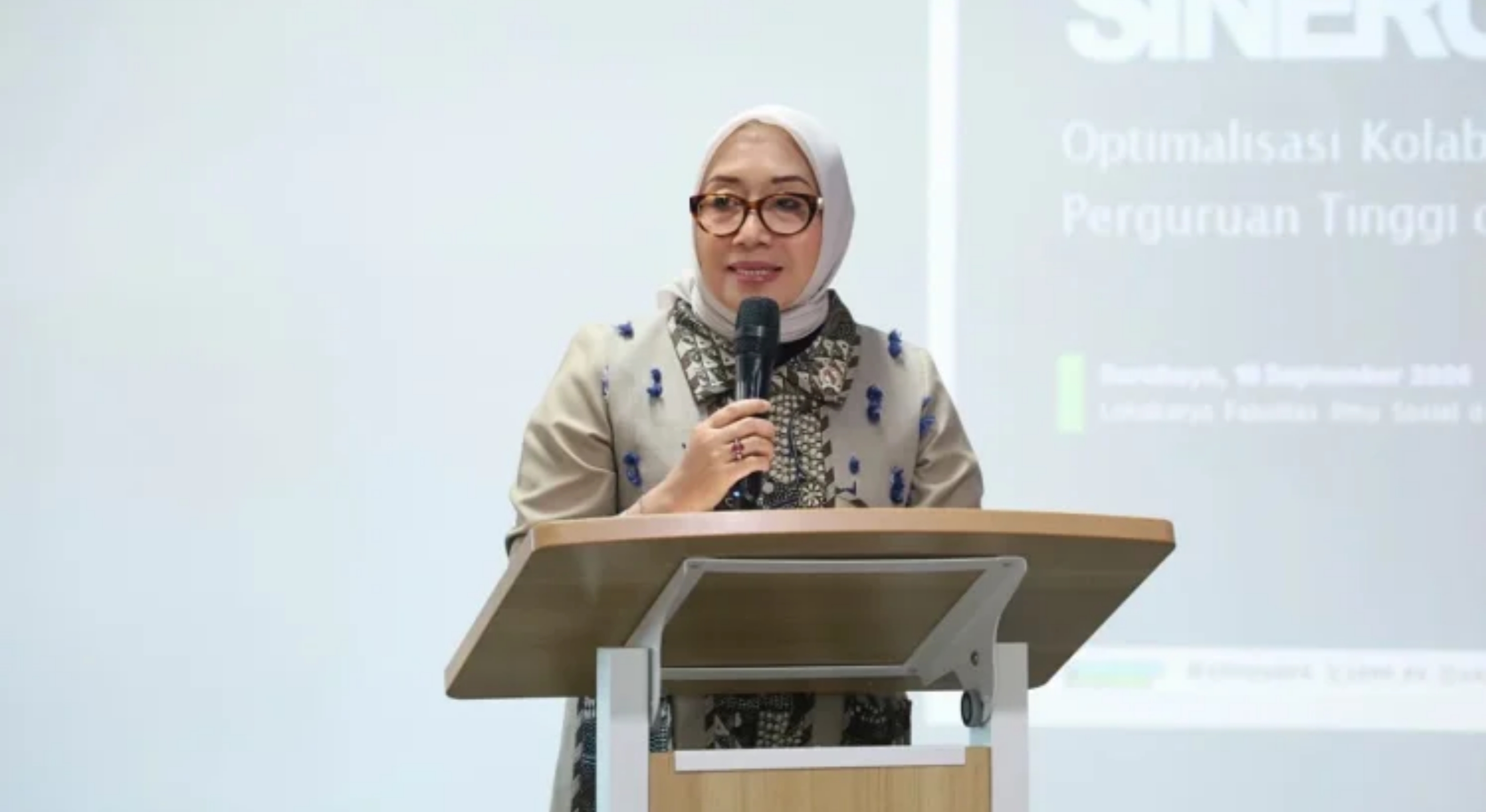 Menteri Pemberdayaan Perempuan dan Perlindungan Anak (MenPPPA) Arifah Fauzi saat memberikan sambutan dalam lokakarya di Surabaya pada Sabtu, 12 September 2026.  (IDNVoice/KemenPPPA)