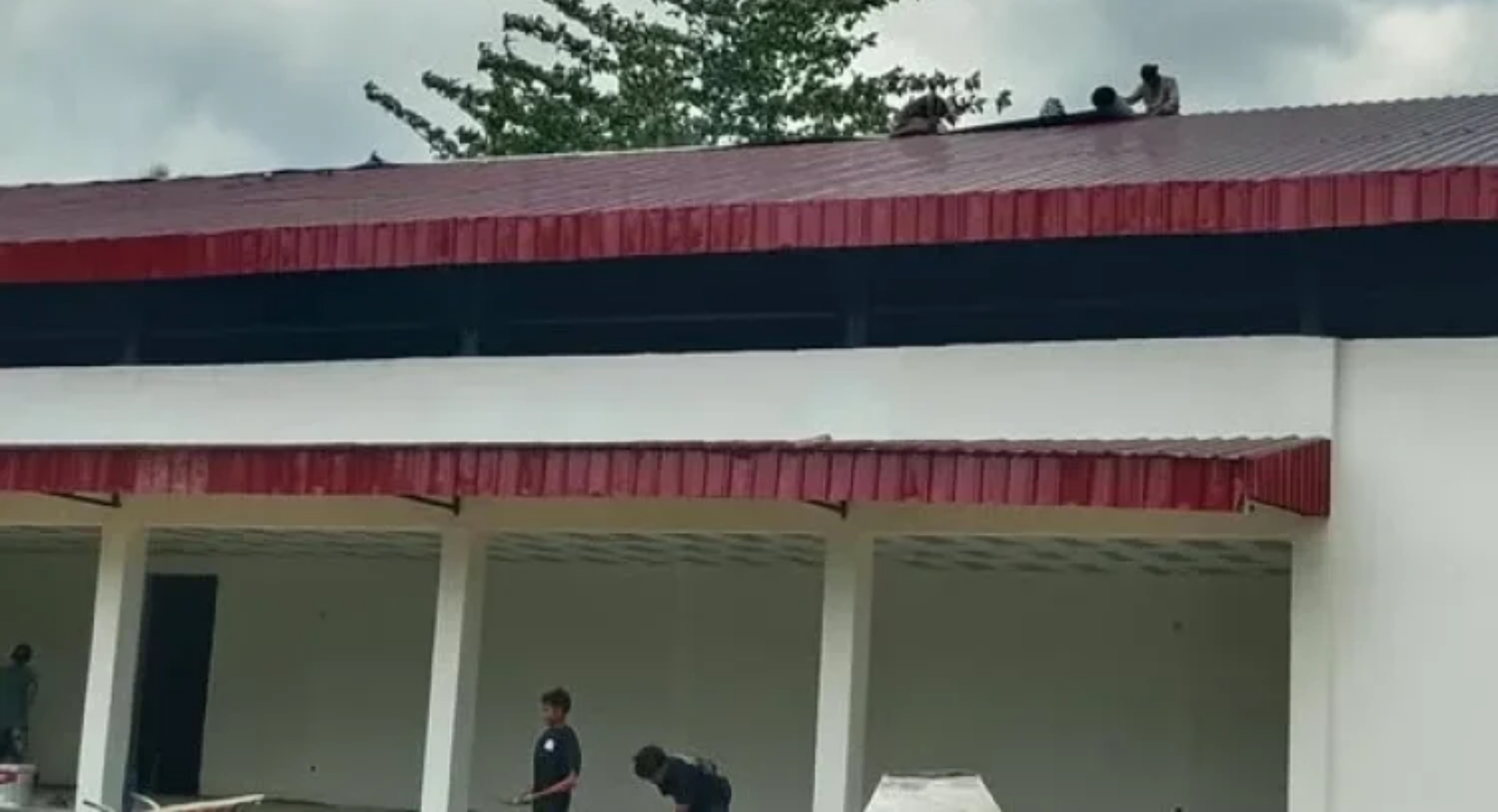Pembangunan Koperasi Desa/Kelurahan Merah Putih (KDKMP) Desa Siomanuru, Kecamatan Lasalimu Selatan, Kabupaten Buton. (IDNVoice/Humas Kodim)
