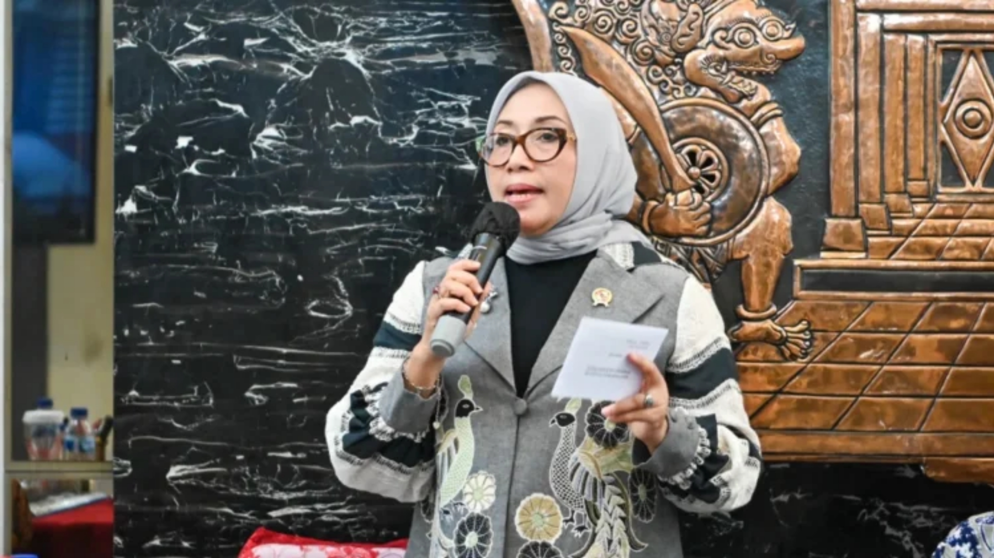 Menteri Pemberdayaan Perempuan dan Perlindungan Anak (MenPPPA) Arifah Fauzi saat memberikan sambutan dalam pertemuan dengan Forum Anak Daerah Kota Semarang di Kantor Wali Kota Semarang, Jawa Tengah. (IDNVoice/KemenPPPA)