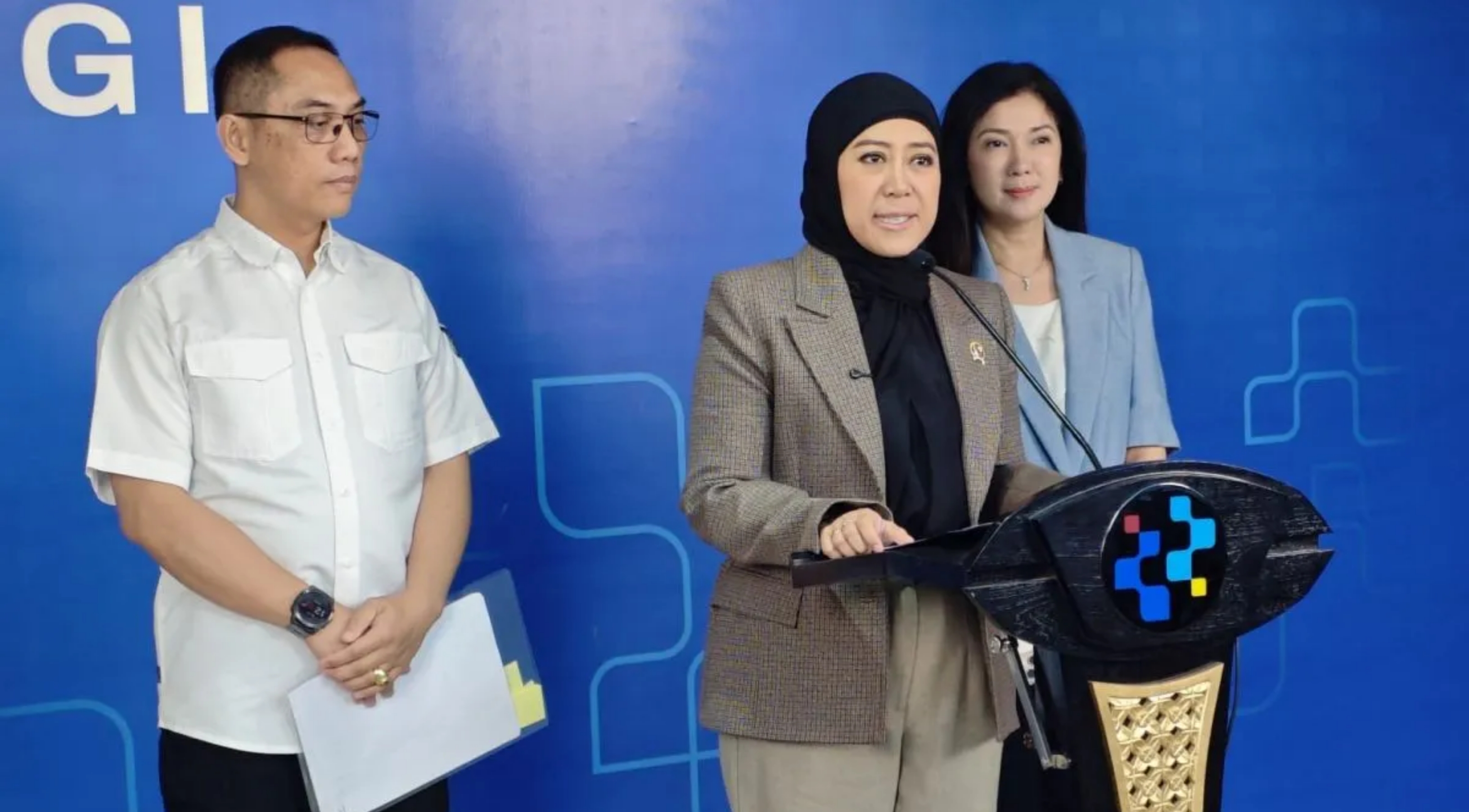 Menteri Komunikasi dan Digital (Menkomdigi) Meutya Hafid menyampaikan paparan dalam konferensi pers di Kantor Kementerian Komunikasi dan Digital, Jakarta pada Senin, 14 September 2026. (IDNVoice/Antara Foto)