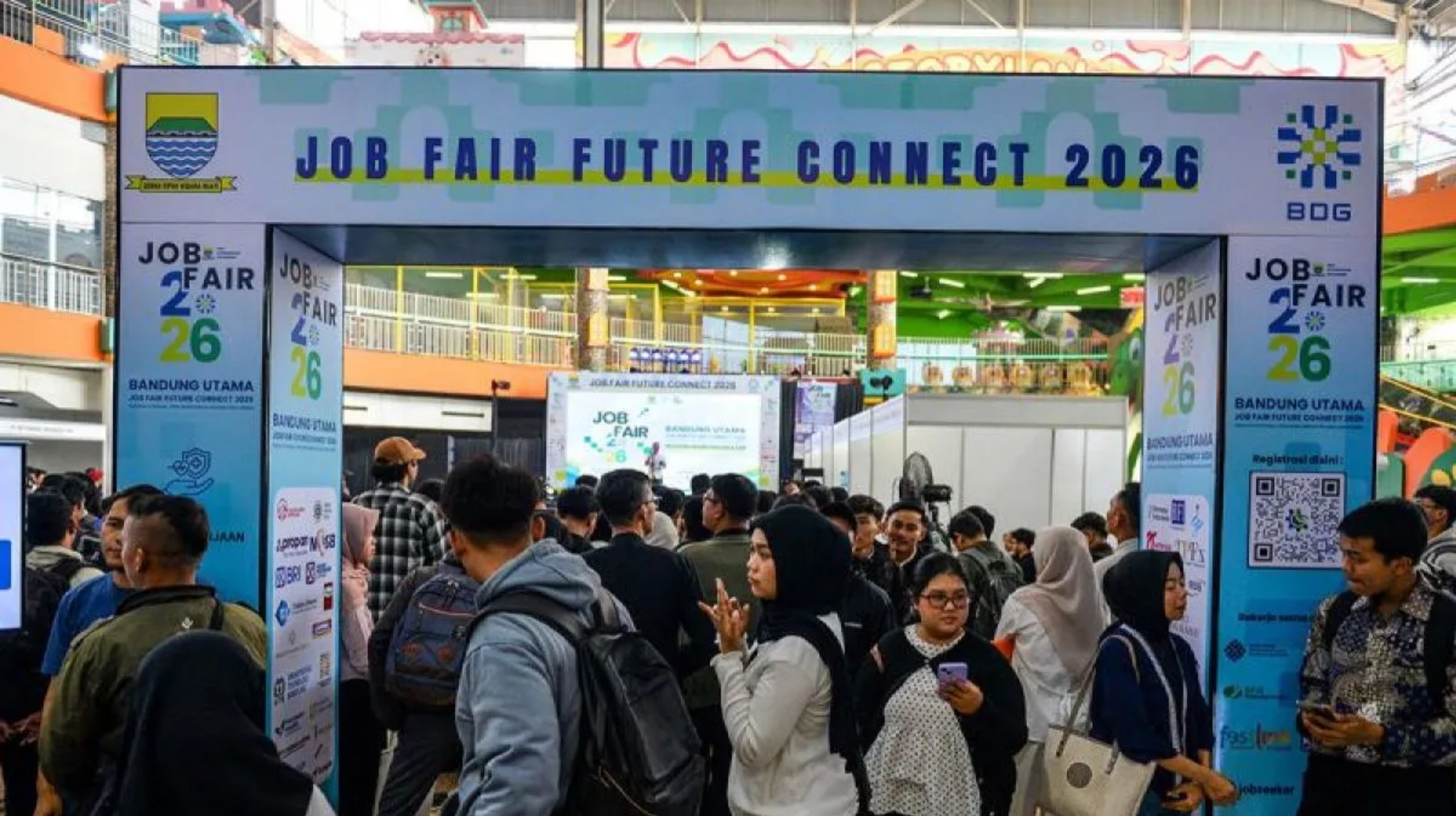 Ilustrasi: Pencari kerja memadati pameran bursa kerja yang digelar di Kopo, Bandung, Jawa Barat pada Kamis, 30 Juli 2026. (IDNVoice/Antara Foto)