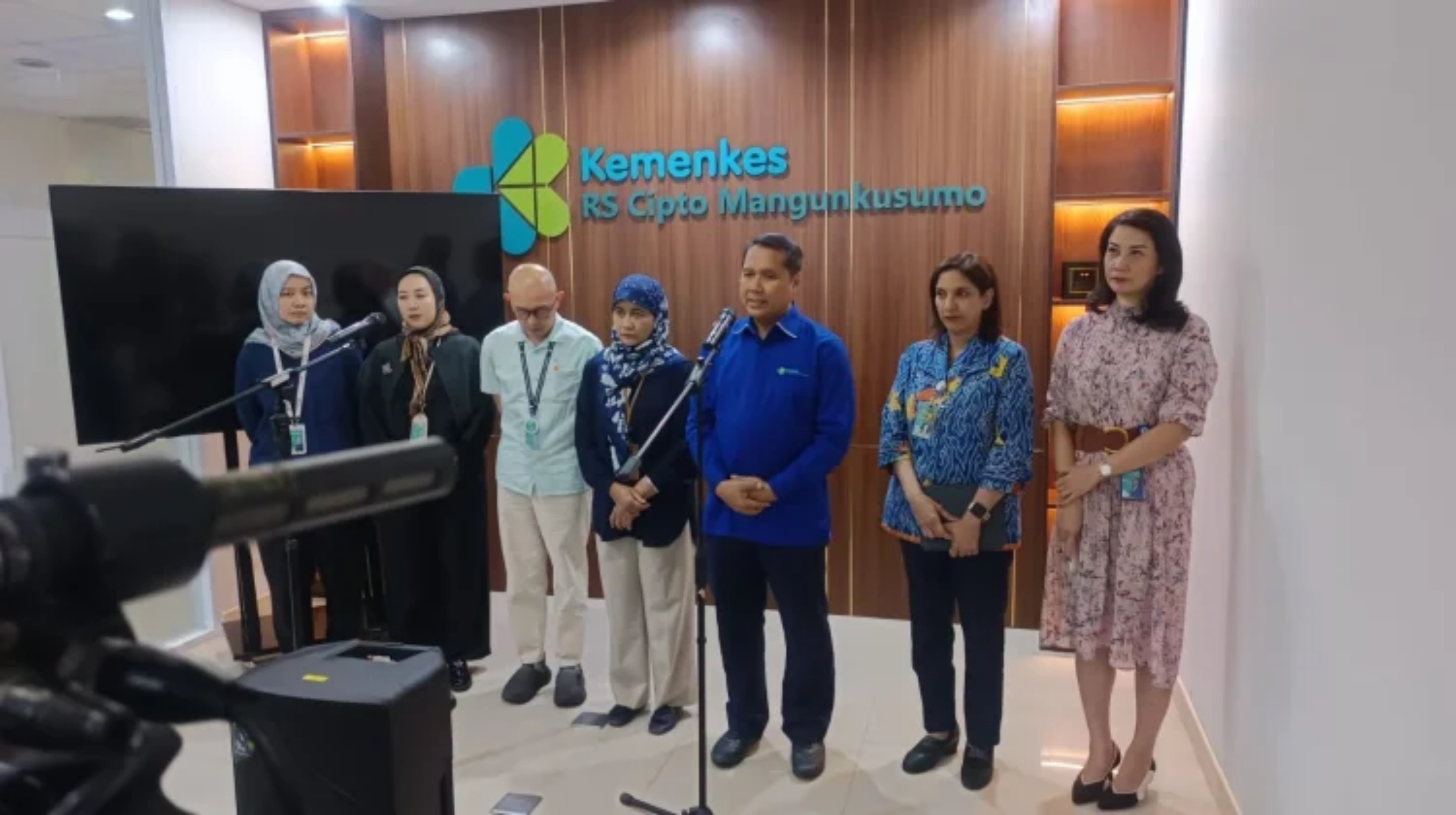 Jajaran managemen Rumah Sakit Cipto Mangunkusumo (RSCM) Jakarta saat konferensi pers di Jakarta. (IDNVoice/Humas RSCM)