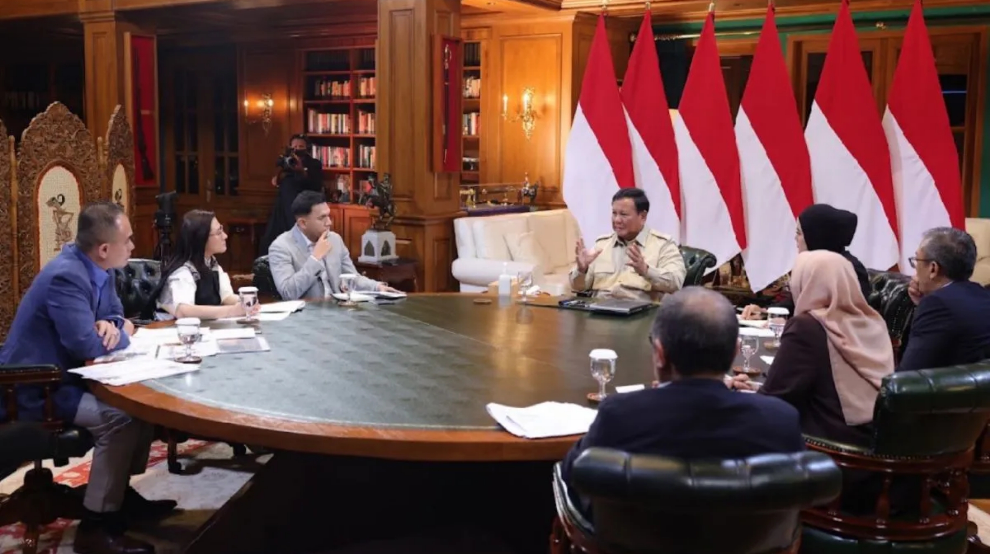 Presiden Prabowo Subianto melakukan wawancara dengan sejumlah media nasional dalam program 