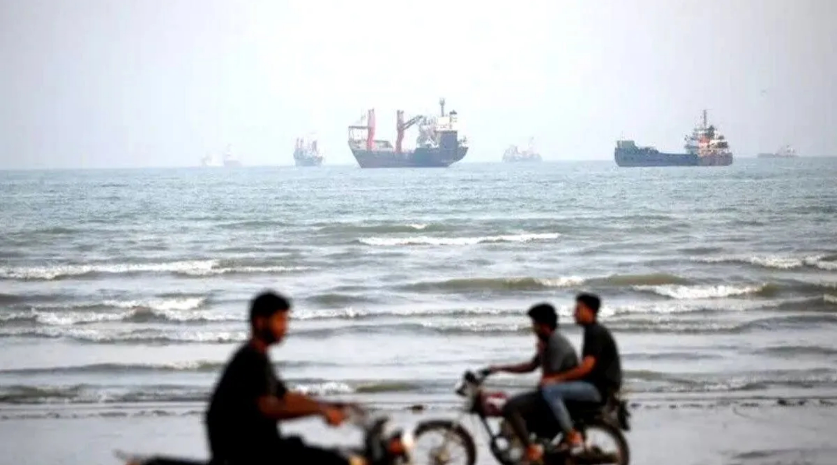 Iran Tegaskan Selat Hormuz Tak Akan Dibuka hingga Trump dan Netanyahu Lengser