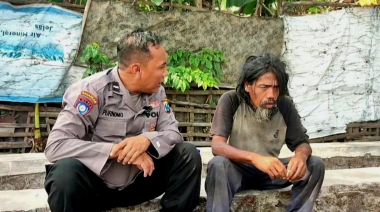  Ipda Purnomo, anggota kepolisian di Lamongan sekaligus influencer yang dikenal aktif merawat Orang Dengan Gangguan Jiwa (ODGJ). (IDNVoice/Istimewa)