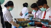 MBG Prasmanan Diuji Coba di Blora, Siswa Antre Ambil Makanan Sendiri