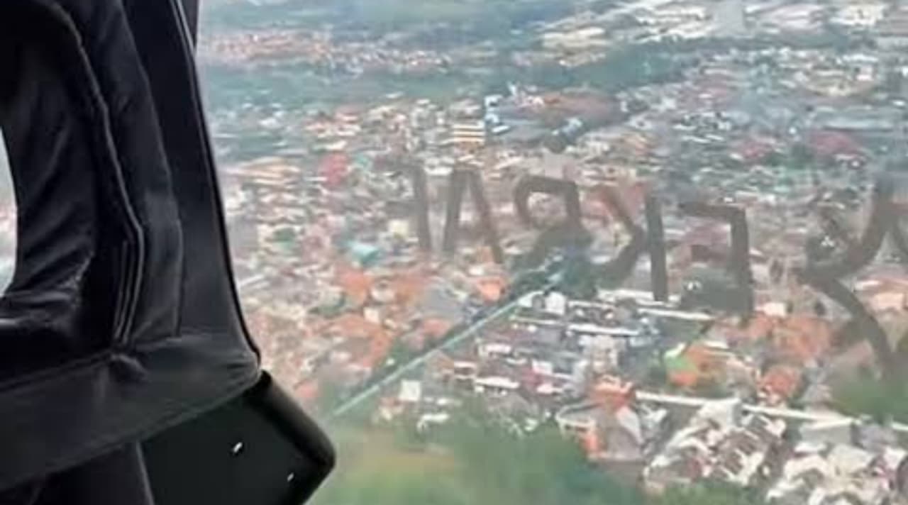 Tangkapan layar: Helikopter berlogo Ekraf yang tengah viral. (IDNVoice/Istimewa)