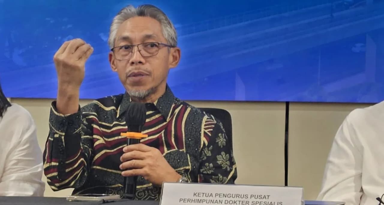 Ketua Umum Pengurus Pusat Perhimpunan Dokter Spesialis Mata Indonesia (PERDAMI) dr. Budu di Jakarta pada Selasa, 13 Oktober 2026. (IDNVoice/Antara Foto)